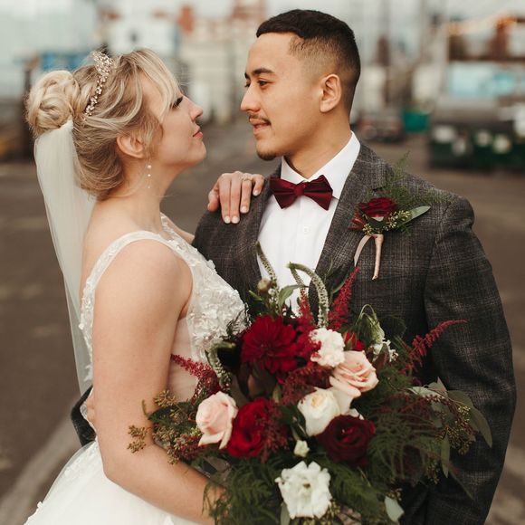 Meet your Posher, Traci - Picture 2 of 3